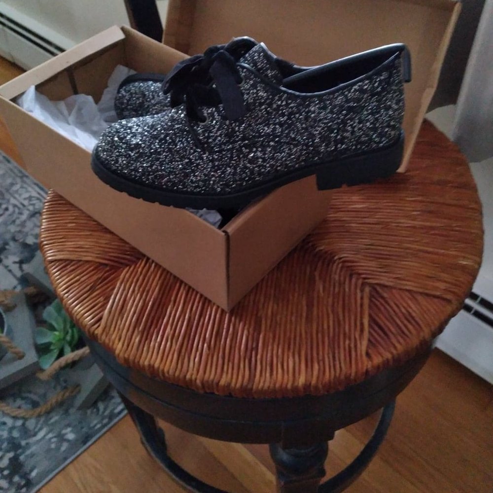 oxford style silver gillter shoe